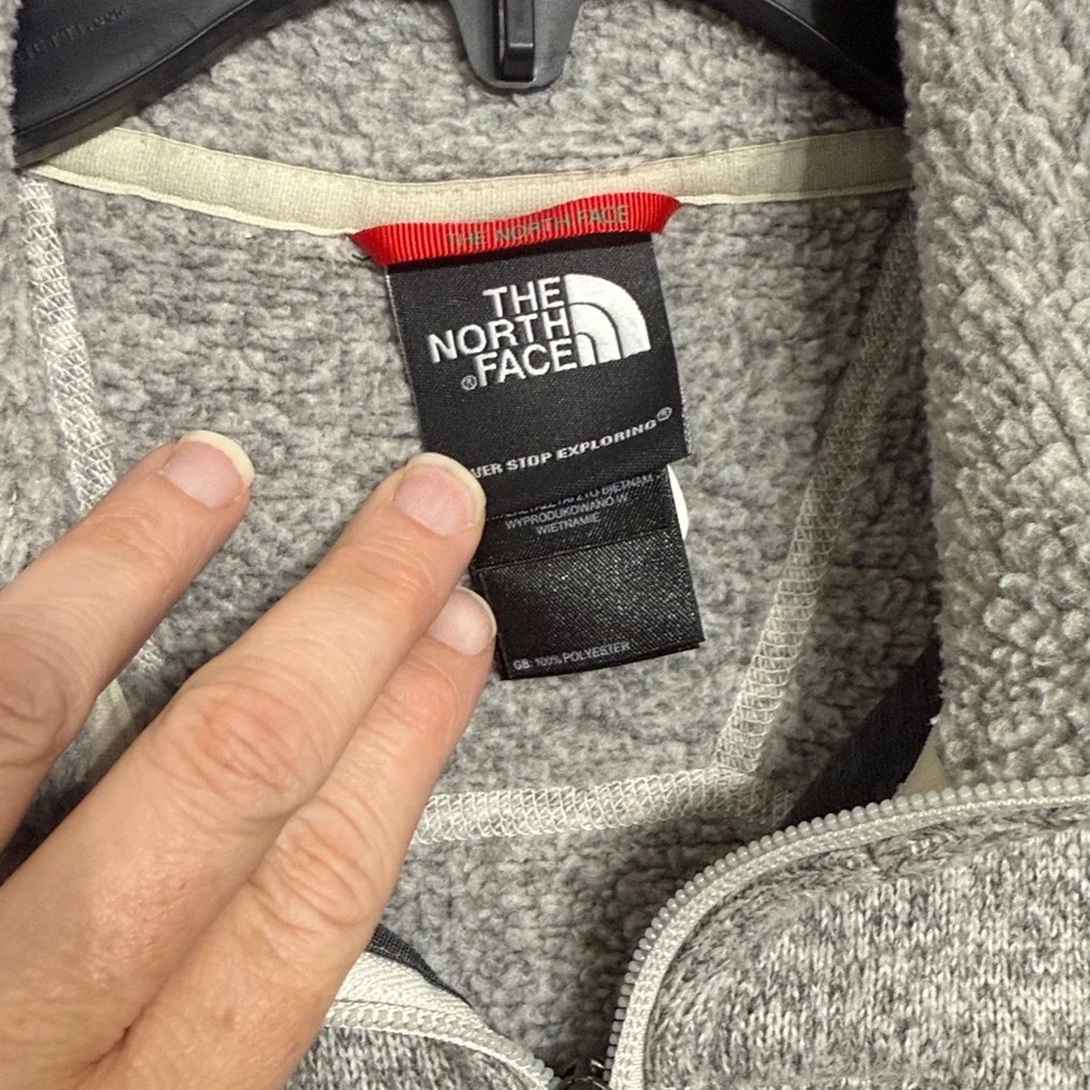 The‎ North Face men's 1/4 zip pullover grey Small